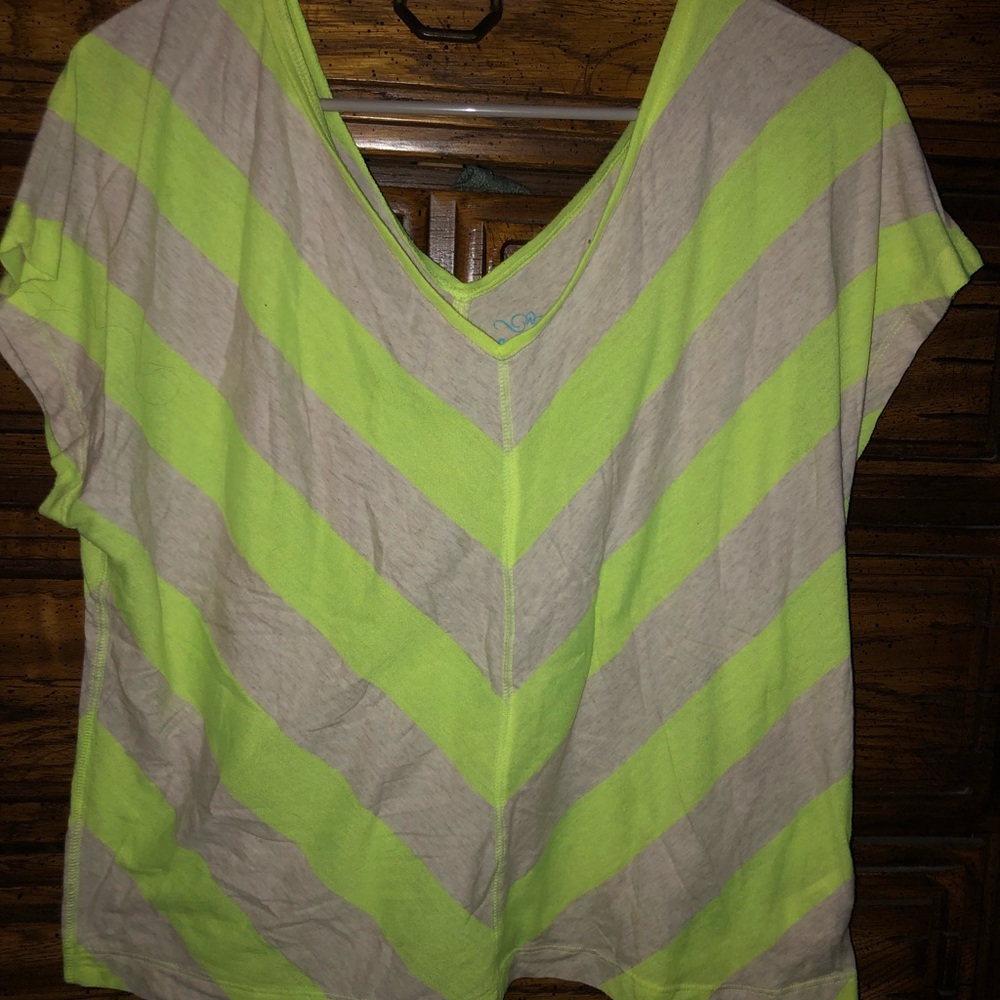 Double v-neck striped tee